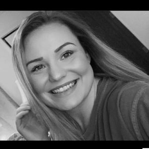 Meet your Posher, Caressa